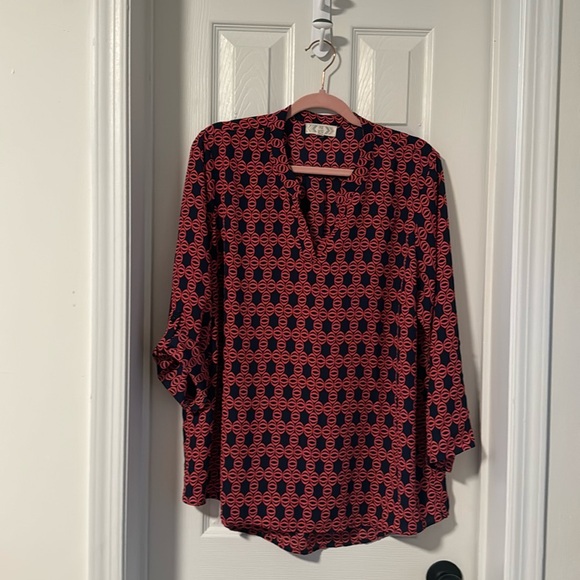 Pink Rose Tops - Beautiful Pink Rose 3/4 sleeve v-neck blouse.